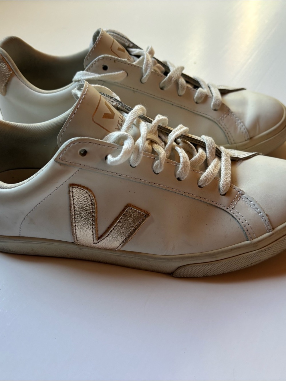 VEJA Men's White Leather Lace-Up Sneakers US 9 EU 43 Casual Logo Round Toe